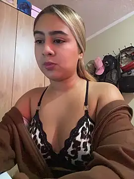 Snapshot of Miabonnett_ chatting on 05/11/26, 02:56 Miabonnett online show from 05/11/26, 02:56