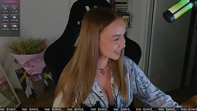 Emili1- online show from 11/28/25, 02:09