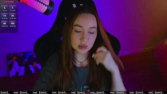 Emili1- online show from 04/10/26, 10:42