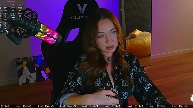 Snapshot of Emili1- chatting on 07/08/26, 09:36 Emili1- online show from 07/08/26, 09:36