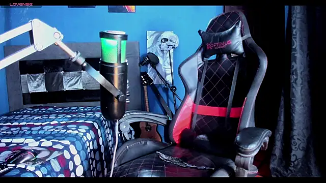 Snapshot of kenintoro chatting on 09/24/25, 10:46 kenintoro online show from 09/24/25, 10:46