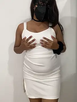 Snapshot of little_shadow chatting on 11/21/25, 05:44 little shadow online show from 11/21/25, 05:44