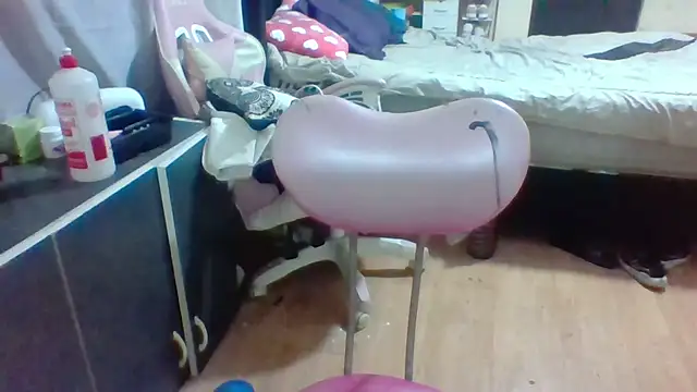 Snapshot of Jennxdolls chatting on 12/27/24, 10:37 Jennxdolls online show from 12/27/24, 10:37