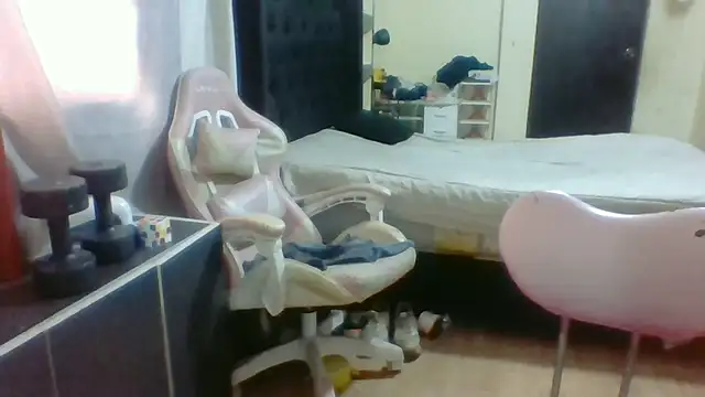 Snapshot of Jennxdolls chatting on 02/13/25, 03:24 Jennxdolls online show from 02/13/25, 03:24