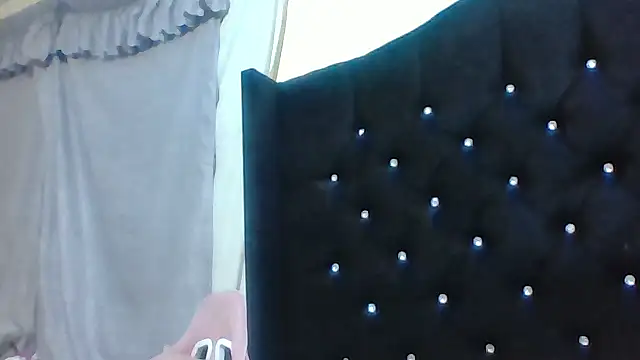 Snapshot of Jennxdolls chatting on 02/18/25, 04:15 Jennxdolls online show from 02/18/25, 04:15