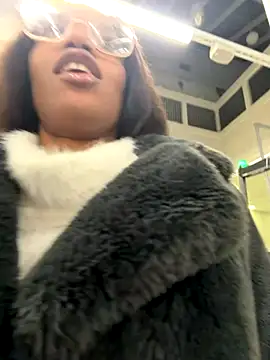 Black Dolll online show from 12/19/25, 06:15