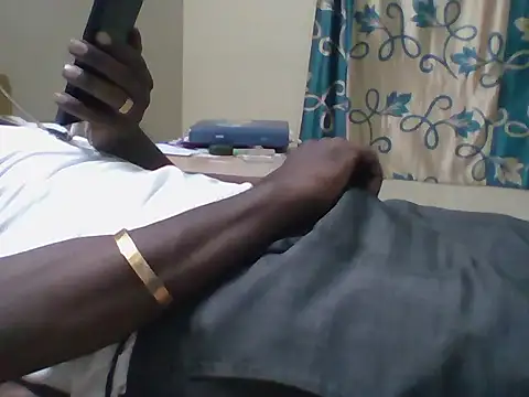 Snapshot of bas1cooks chatting on 10/02/25, 04:47 bas1cooks online show from 10/02/25, 04:47