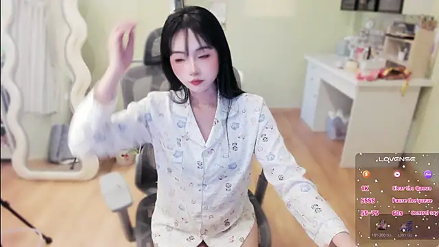 Snapshot of Nery_Asian chatting on 05/25/26, 10:32 Nery Asian online show from 05/25/26, 10:32
