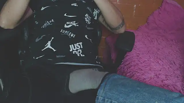 OldManAndGirlishLady online show from 12/24/24, 02:10