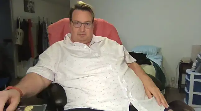 Snapshot of wvalentino chatting on 12/13/24, 11:50 wvalentino online show from 12/13/24, 11:50