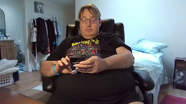 Snapshot of wvalentino chatting on 02/08/25, 11:02 wvalentino online show from 02/08/25, 11:02