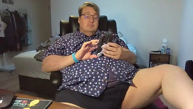 Snapshot of wvalentino chatting on 02/15/25, 12:26 wvalentino online show from 02/15/25, 12:26