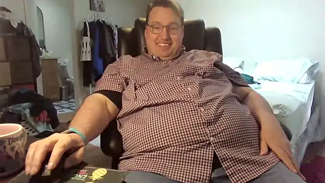 Snapshot of wvalentino chatting on 03/21/25, 10:17 wvalentino online show from 03/21/25, 10:17