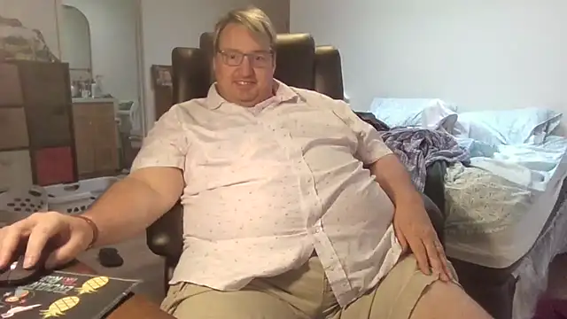 Snapshot of wvalentino chatting on 09/30/25, 09:42 wvalentino online show from 09/30/25, 09:42