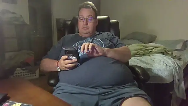 Snapshot of wvalentino chatting on 10/12/25, 04:44 wvalentino online show from 10/12/25, 04:44