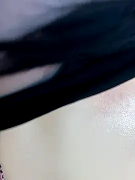 Snapshot of Evelyn_Moon chatting on 10/06/25, 12:46 Evelyn Moon online show from 10/06/25, 12:46