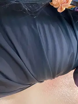 Snapshot of Evelyn_Moon chatting on 11/19/25, 01:33 Evelyn Moon online show from 11/19/25, 01:33