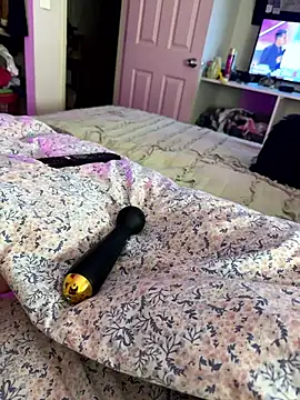 Reinacatchile online show from 11/30/25, 01:42