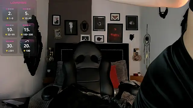 Charlotte  Benett online show from 02/27/25, 04:20