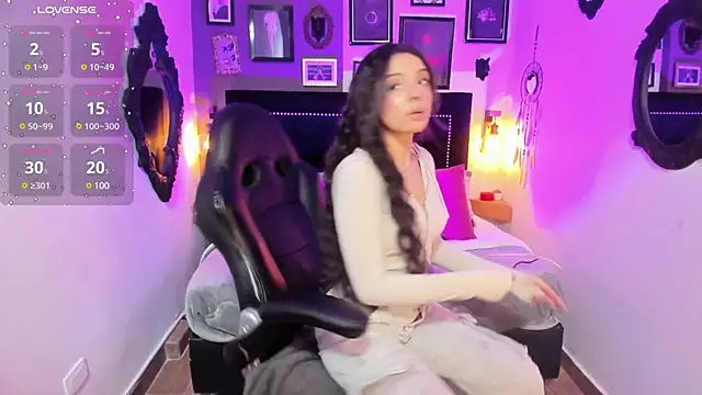 Charlotte  Benett online show from 03/20/25, 04:18