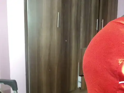 Snapshot of massive_squirts chatting on 10/31/25, 08:54 massive squirts online show from 10/31/25, 08:54