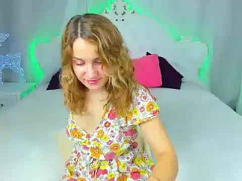 Snapshot of Milka_Blond chatting on 01/25/25, 04:34 Milka Blond online show from 01/25/25, 04:34