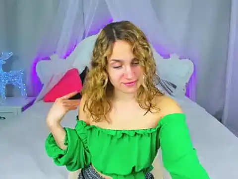 Snapshot of Milka_Blond chatting on 01/27/25, 12:43 Milka Blond online show from 01/27/25, 12:43