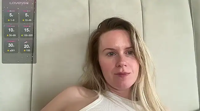 redheadrosie69 online show from 03/04/25, 12:44