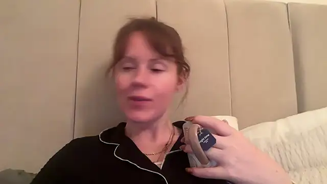 redheadrosie69 online show from 10/17/25, 06:54