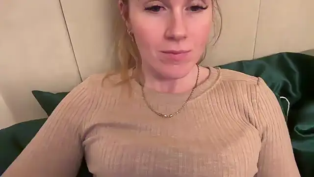 redheadrosie69 online show from 12/04/25, 08:06