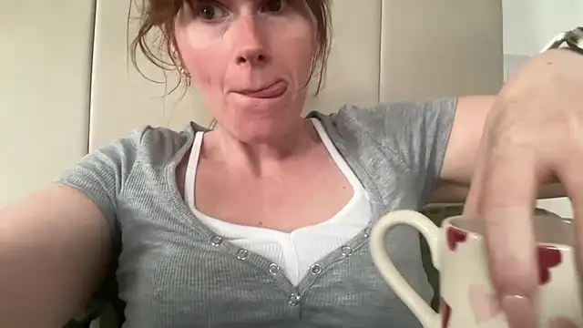 Snapshot of redheadrosie69 chatting on 06/29/26, 10:15 redheadrosie69 online show from 06/29/26, 10:15