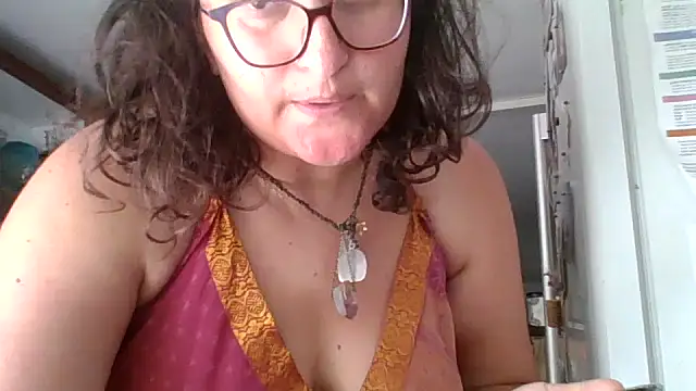 Snapshot of juicyrubies chatting on 10/05/25, 10:02 juicyrubies online show from 10/05/25, 10:02