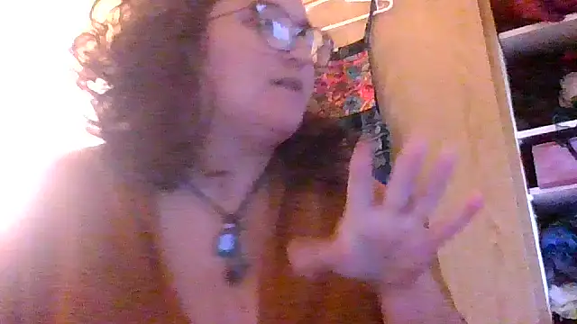 Snapshot of juicyrubies chatting on 10/29/25, 01:02 juicyrubies online show from 10/29/25, 01:02