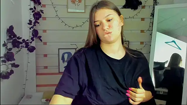 Josephine Kiss online show from 04/11/26, 07:45