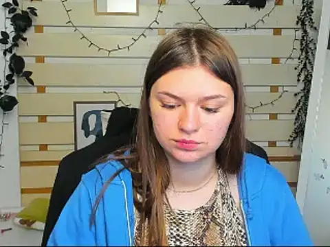 Josephine Kiss online show from 04/23/26, 12:15