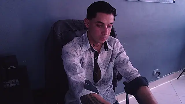 Snapshot of Erick_Wall chatting on 01/19/25, 06:10 Erick Wall online show from 01/19/25, 06:10
