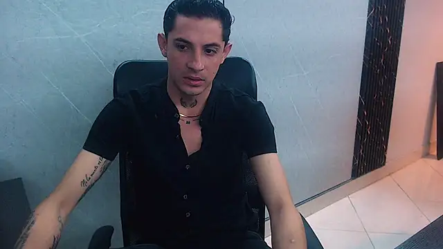 Snapshot of Erick_Wall chatting on 02/23/25, 12:37 Erick Wall online show from 02/23/25, 12:37