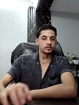 Snapshot of Erick_Wall chatting on 03/23/25, 04:38 Erick Wall online show from 03/23/25, 04:38