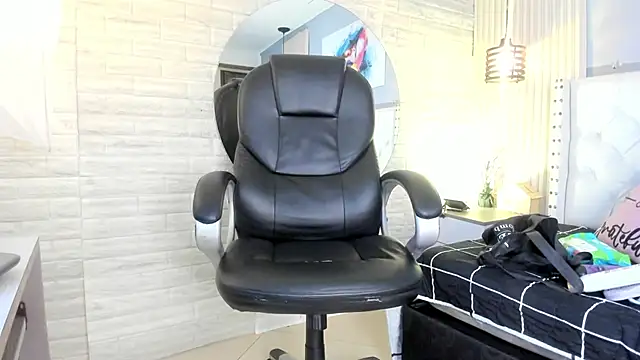 sussy  stone online show from 04/10/26, 11:37