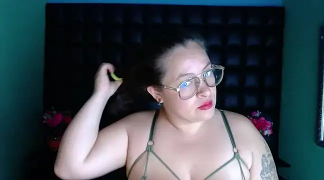 SaraThomso online show from 12/04/24, 02:53