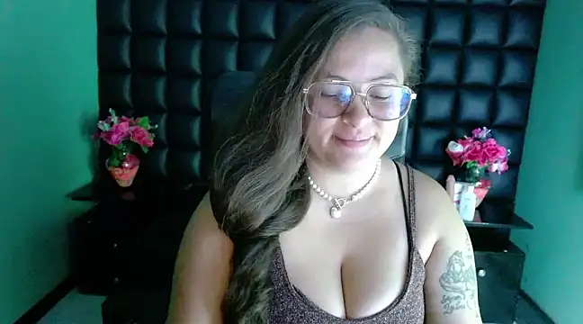 SaraThomso online show from 12/05/24, 02:53