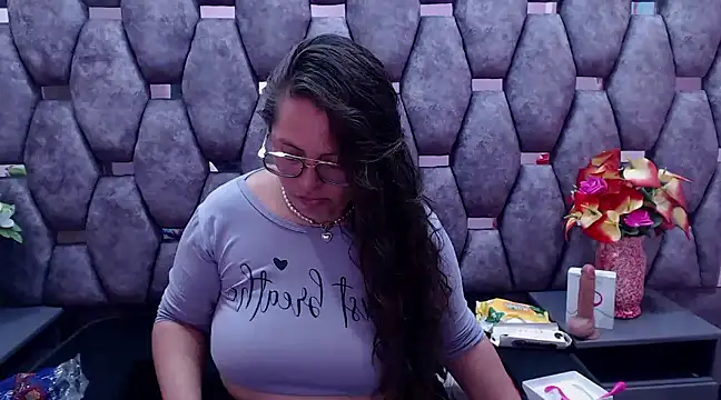 SaraThomso online show from 12/15/24, 03:02