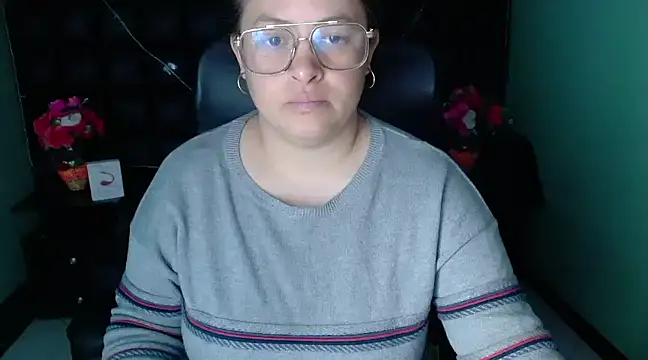 SaraThomso online show from 12/28/24, 02:54