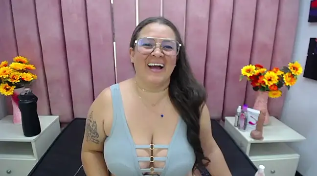 SaraThomso online show from 01/28/25, 06:05