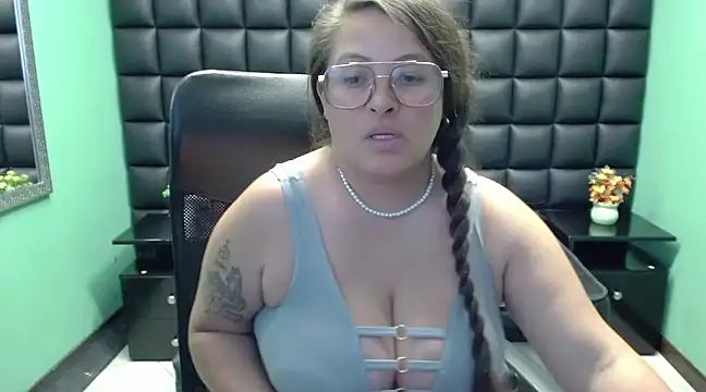 SaraThomso online show from 02/02/25, 07:35