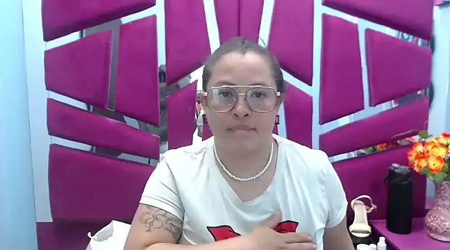 SaraThomso online show from 02/06/25, 02:55