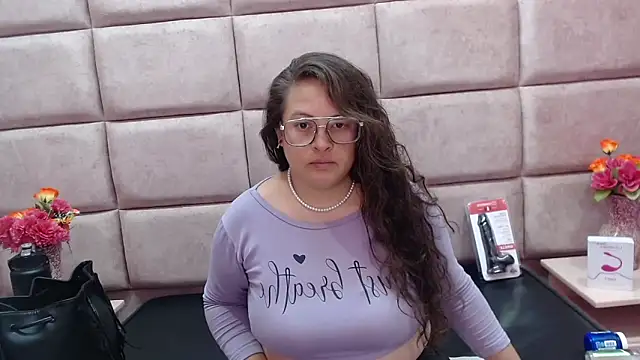 SaraThomso online show from 02/09/25, 03:00