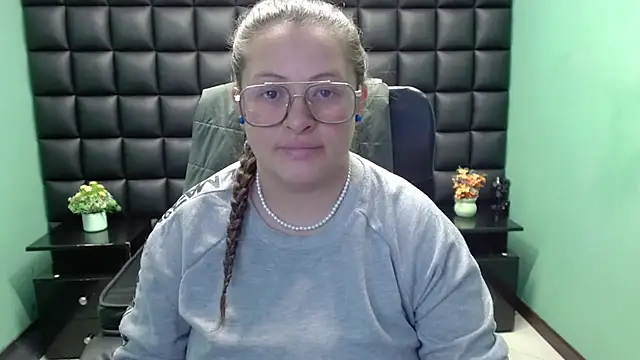 SaraThomso online show from 02/21/25, 03:01