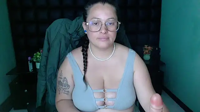 SaraThomso online show from 02/21/25, 09:13