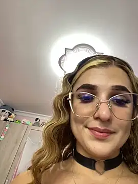 Snapshot of caroline_jonson chatting on 12/14/24, 10:07 caroline jonson online show from 12/14/24, 10:07
